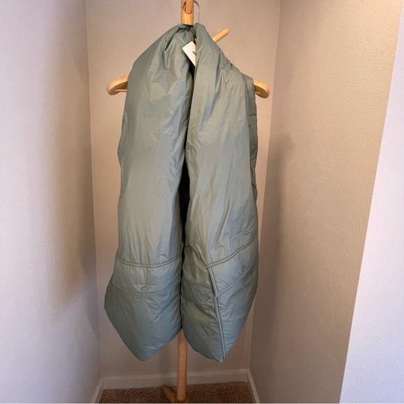 FABLETICS - Green Puffy Scarf 🧣NWT - Picture 3 of 10